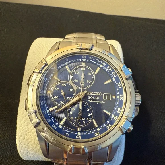 Seiko Solar Chronograph with Blue Dial and Silver Band - Picture 2 of 9